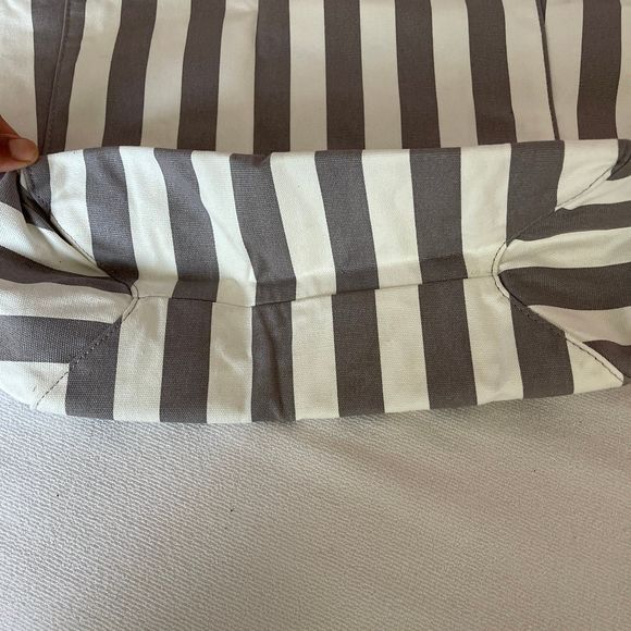 NWT Victoria's Secret Gray Striped Travel Beach Tote Bag 15 Inch - Picture 3 of 7